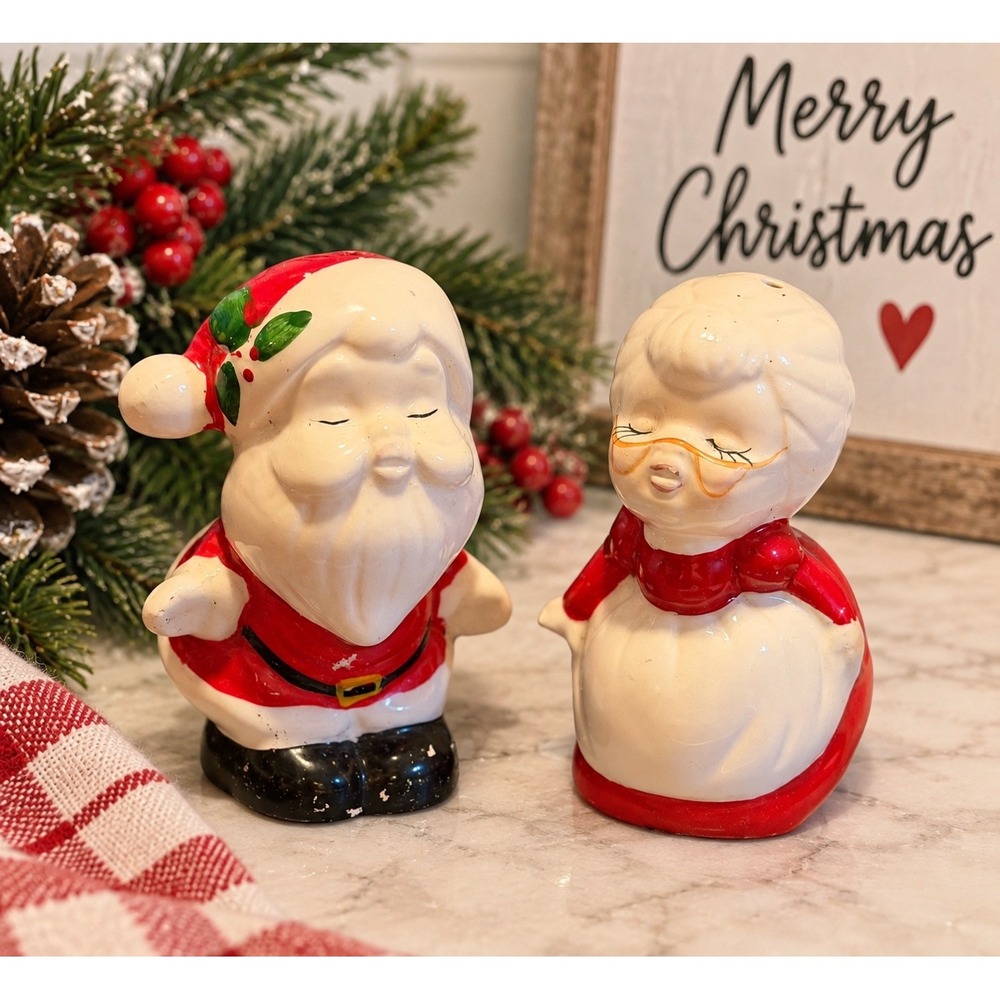 Vintage Santa Mrs Claus Salt Pepper Shakers Ceramic Christmas Retro Holiday Set